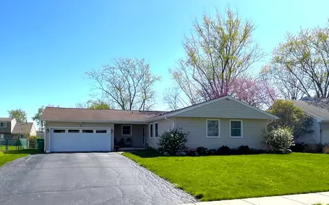 2 Cloverdale Ct, Buffalo Grove, IL 60089