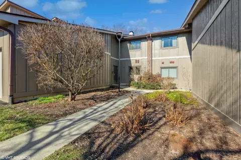 29 W390 Emerald Green Dr #33-B, Warrenville, IL 60555