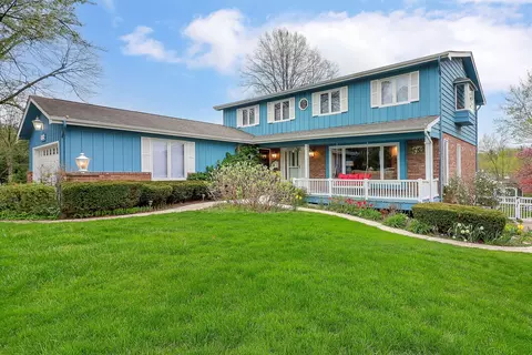 1282 Candlewood Dr, Downers Grove, IL 60515