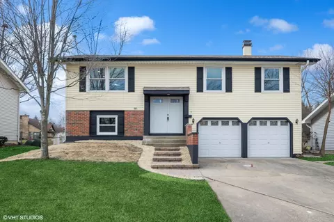 1380 N Oakmont Rd, Hoffman Estates, IL 60169