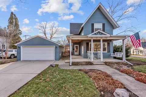 218 N 6th St, West Dundee, IL 60118