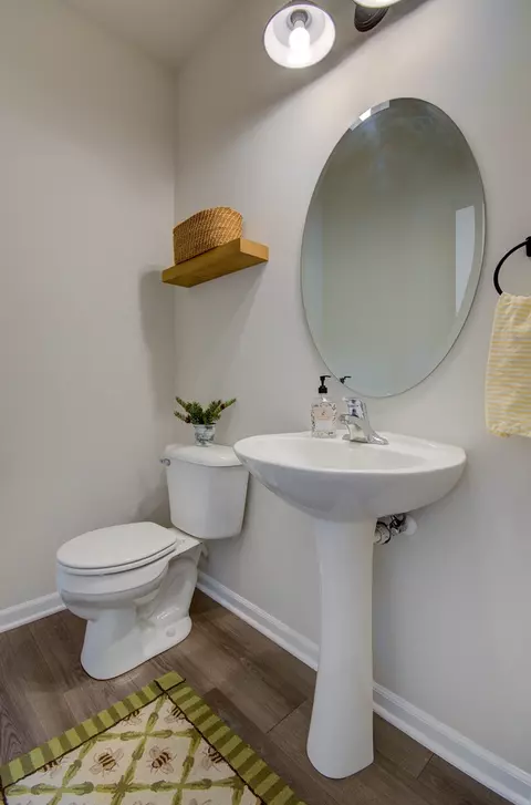 Bath - 910 Simpson Ave, Elburn, IL 60119 photo 1 of 3