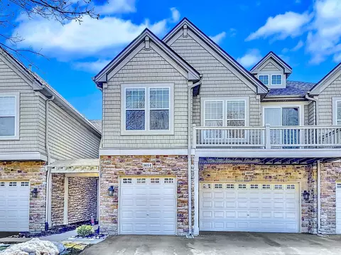 365 Lake Ave #E, Wauconda, IL 60084