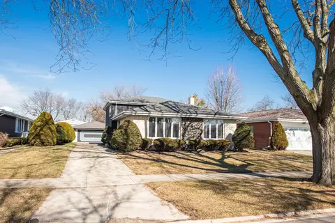 5628 W 100th Pl, Oak Lawn, IL 60453