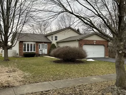 607 Evergreen Dr, Batavia, IL 60510