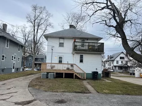 606 E Chestnut St, Bloomington, IL 61701 photo 3