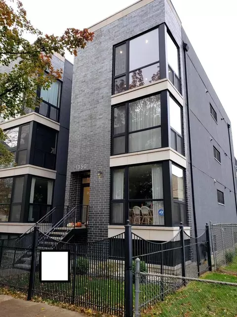 1350 N Claremont Ave #3, Chicago, IL 60622