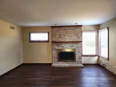 Living - 13353 Round Barn Rd, Plainfield, IL 60544 photo 3 of 4