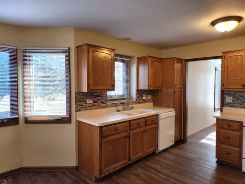Kitchen - 13353 Round Barn Rd, Plainfield, IL 60544 photo 2 of 3