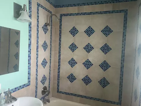Bath - 5510 W Barry Ave #2, Chicago, IL 60641 photo 1 of 2