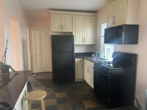 Kitchen - 5510 W Barry Ave #2, Chicago, IL 60641 photo 2 of 2
