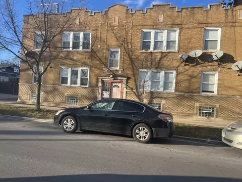5510 W Barry Ave #2, Chicago, IL 60641