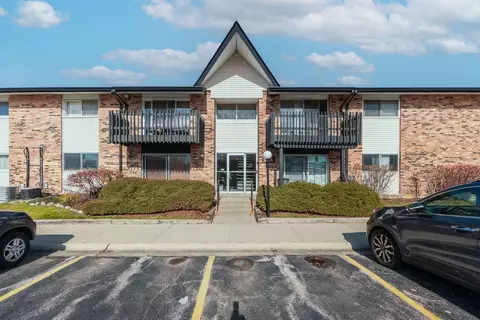 24 Kingery Quarter #103, Willowbrook, IL 60527