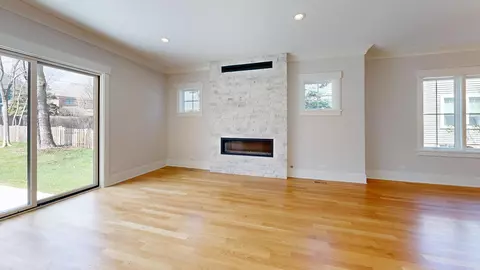 Living - 308 N Myrtle Ave, Elmhurst, IL 60126 photo 1 of 2