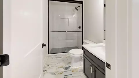 Bath - 308 N Myrtle Ave, Elmhurst, IL 60126 photo 6 of 9