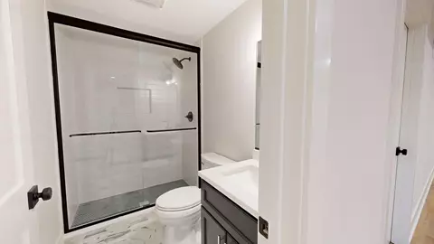 Bath - 308 N Myrtle Ave, Elmhurst, IL 60126 photo 5 of 9