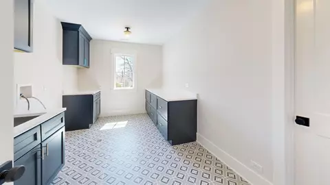 Bath - 308 N Myrtle Ave, Elmhurst, IL 60126 photo 1 of 9