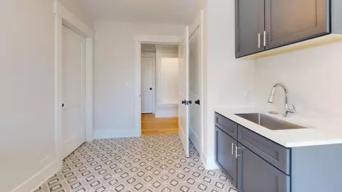 Bath - 308 N Myrtle Ave, Elmhurst, IL 60126 photo 2 of 9