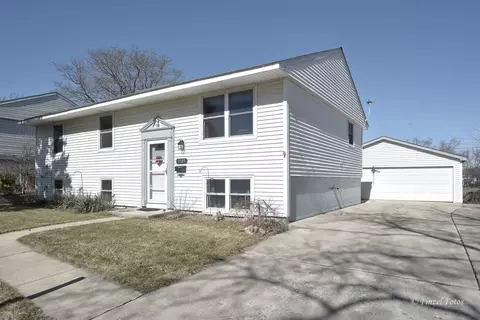 1105 Meadow Ln, Streamwood, IL 60107