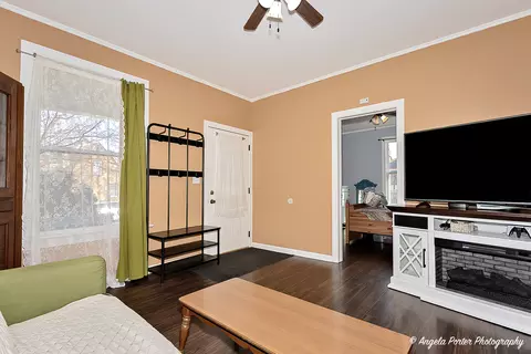 467 Regent St, Elgin, IL 60120 photo 3