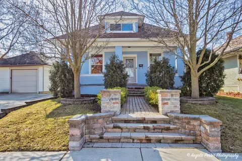 467 Regent St, Elgin, IL 60120