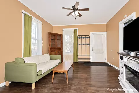 467 Regent St, Elgin, IL 60120 photo 2
