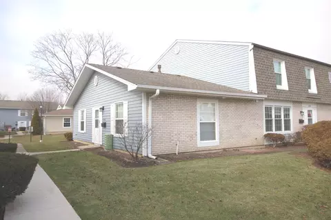 1453 Woodcutter Ln, Wheaton, IL 60189