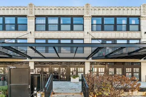 1071 W 15th St #211, Chicago, IL 60608