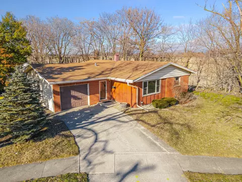 Exterior - 12 Apache Dr, Thornton, IL 60476 photo 9 of 10