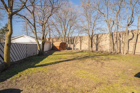 Exterior - 12 Apache Dr, Thornton, IL 60476 photo 6 of 10