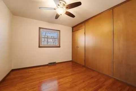 Bedroom - 12 Apache Dr, Thornton, IL 60476 photo 3 of 4