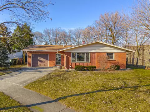 Exterior - 12 Apache Dr, Thornton, IL 60476 photo 3 of 10