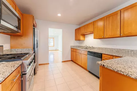 Kitchen - 12 Apache Dr, Thornton, IL 60476 photo 4 of 5