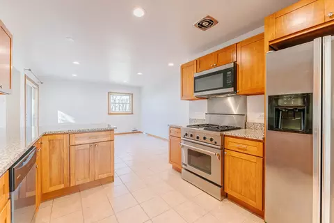 Kitchen - 12 Apache Dr, Thornton, IL 60476 photo 2 of 5