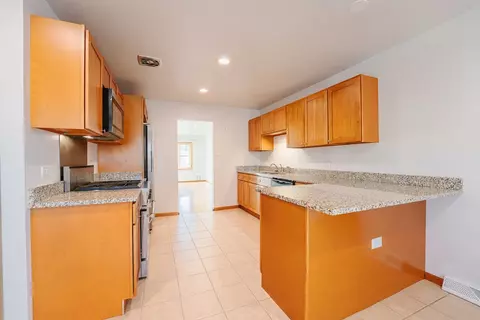 Kitchen - 12 Apache Dr, Thornton, IL 60476 photo 3 of 5