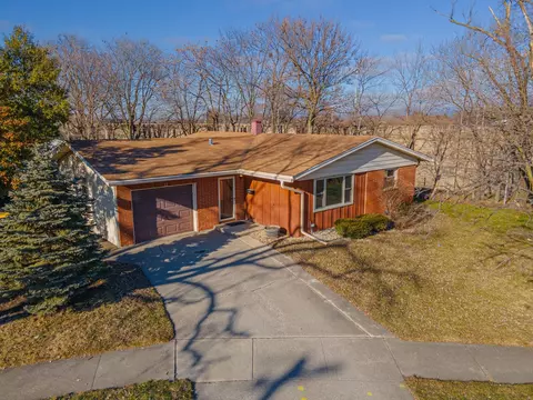 Exterior - 12 Apache Dr, Thornton, IL 60476 photo 7 of 10
