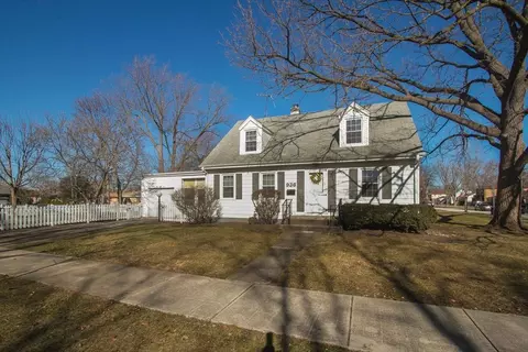 936 Oakwood Ave, Des Plaines, IL 60016