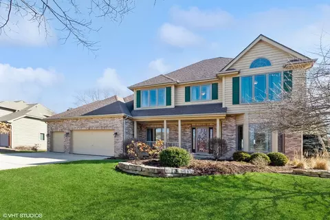 351 Avena Cir, Naperville, IL 60565