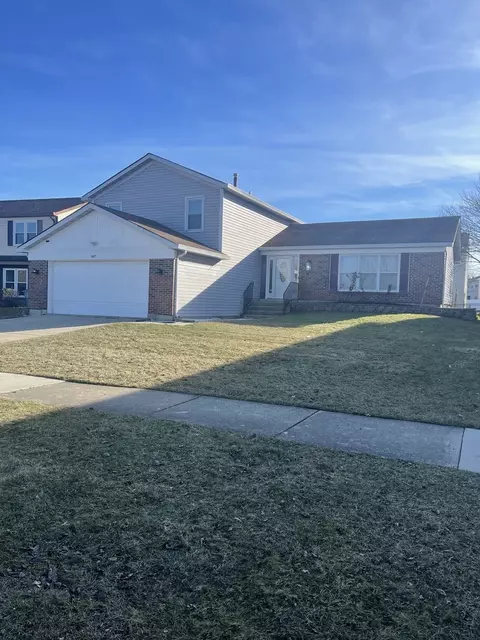 147 Mill Pond Dr, Glendale Heights, IL 60139