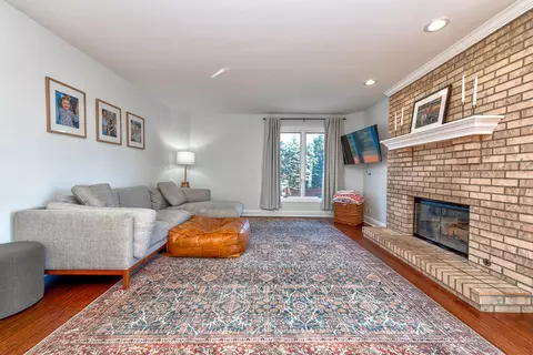 Living - 1005 Ember Ln, Spring Grove, IL 60081 photo 2 of 4