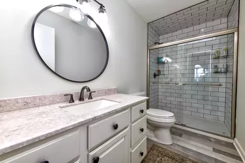 Bath - 1005 Ember Ln, Spring Grove, IL 60081 photo 4 of 5