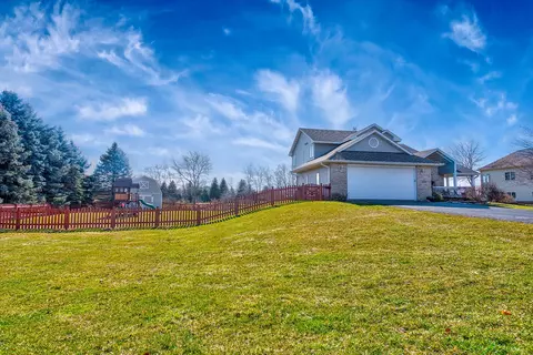Exterior - 1005 Ember Ln, Spring Grove, IL 60081 photo 3 of 8