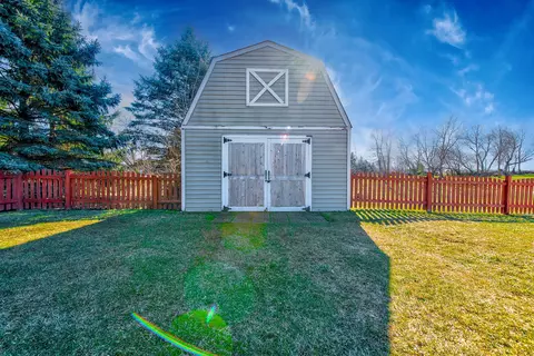 Exterior - 1005 Ember Ln, Spring Grove, IL 60081 photo 7 of 8