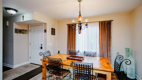 Dining - 2538 Yarrow Ln, Rolling Meadows, IL 60008 photo 2 of 2