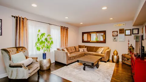 Living - 2538 Yarrow Ln, Rolling Meadows, IL 60008 photo 1 of 2