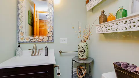 Bath - 2538 Yarrow Ln, Rolling Meadows, IL 60008 photo 3 of 3