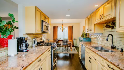 Kitchen - 2538 Yarrow Ln, Rolling Meadows, IL 60008 photo 2 of 2