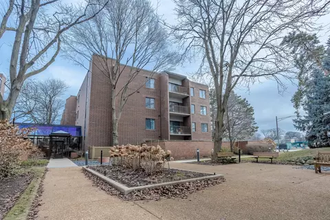 2200 Bouterse St #301F, Park Ridge, IL 60068