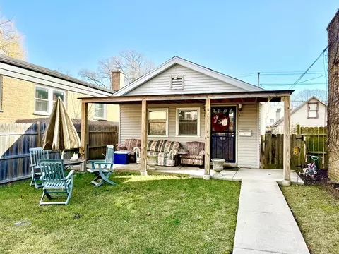 1925 Hartrey Ave, Evanston, IL 60201