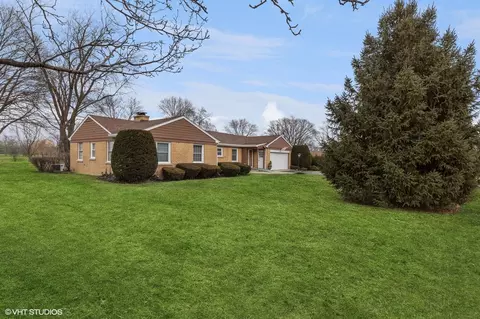 1520 W Blackhawk Dr, Mount Prospect, IL 60056 photo 4